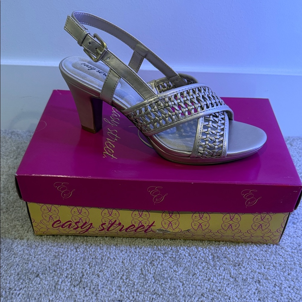 Easy Street Women's Metallic Heeled Sandals